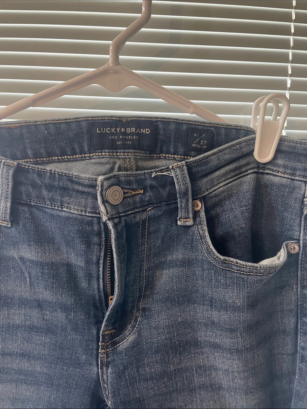 Lucky Brand Women’s Slim Straight Denim Jeans in Medium Blue Wash